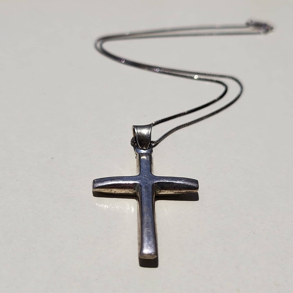 Vintage Sterling Silver Cross Pendant Necklace Silver Box Chain Minimalist